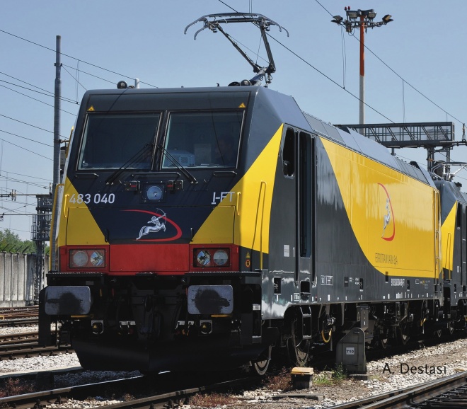 Electric Locomotive E.483<br /><a href='images/pictures/Roco/226821.jpg' target='_blank'>Full size image</a>